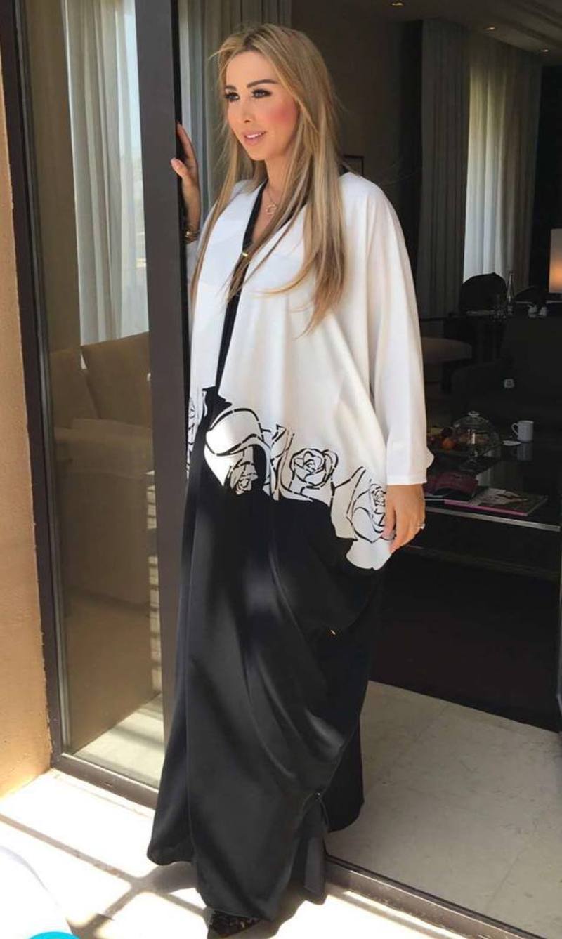 صور جويل ماردينيان ترتدي أجمل العبايات موضة 2016 خلال زيارتها إلى جدة